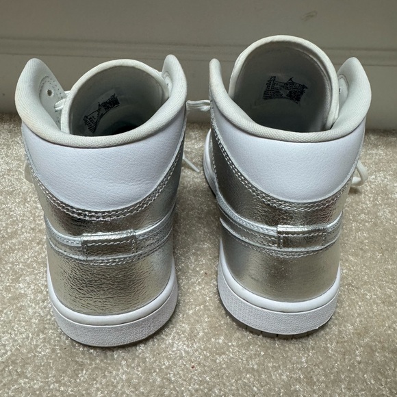 Nike Women's Sneakers in White and Silver - Picture 5 of 7